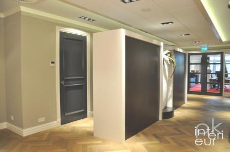 Conception d'intérieur et design de mobilier pour construction d'immeuble de standing - Hall d 'entrée des bureaux avec vestiaire