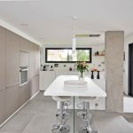 Cuisine ouverte sur-mesure avec ilot central