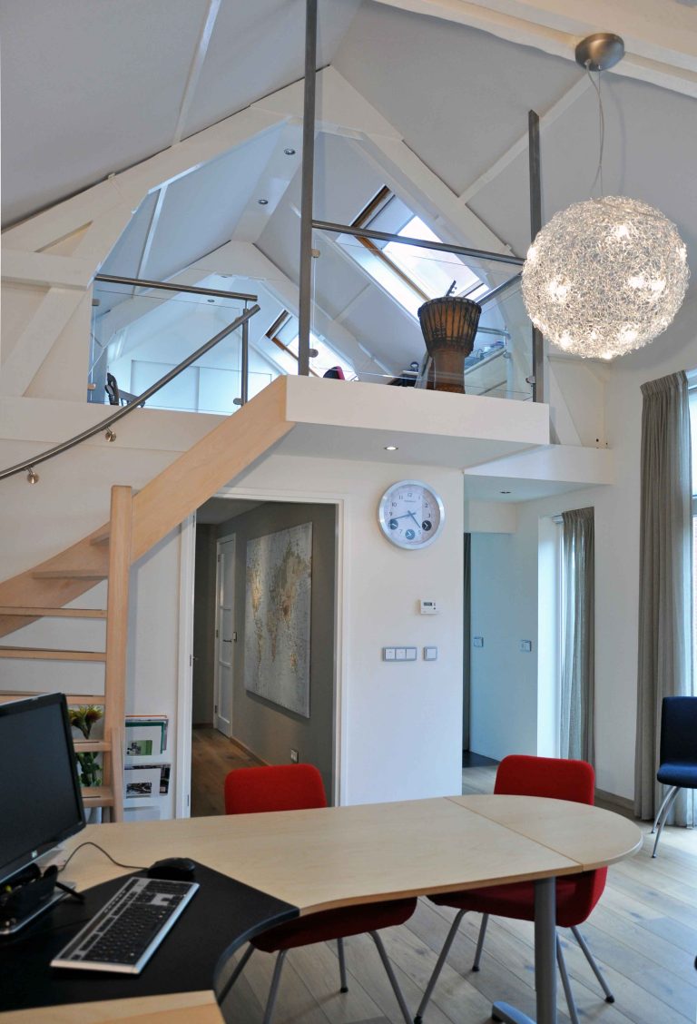 Conception de bureau et d'agence pour profession libérale ; vue mezzanine depuis bureau - PK intérieur, architecte d'intérieur