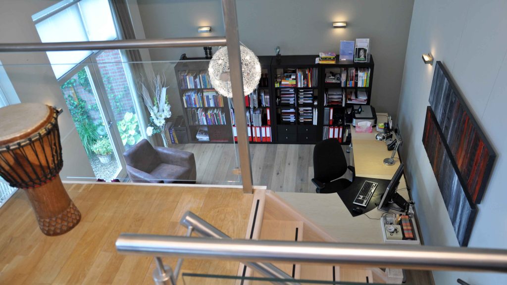 Conception de bureau et d'agence pour profession libérale ; vue bureau depuis mezzanine - PK intérieur, architecte d'intérieur