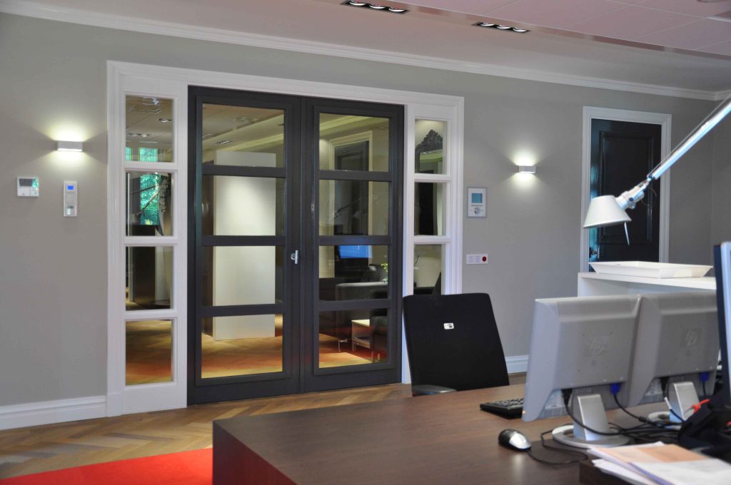Conception de bureaux en open space et design de mobilier ; vue de bureau et de l'espace commun - PK intérieur, architecte d'intérieur