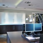 Conception de bureaux en open space et design de mobilier ; vue de bureau et de mobilier de rangement - PK intérieur, architecte d'intérieur