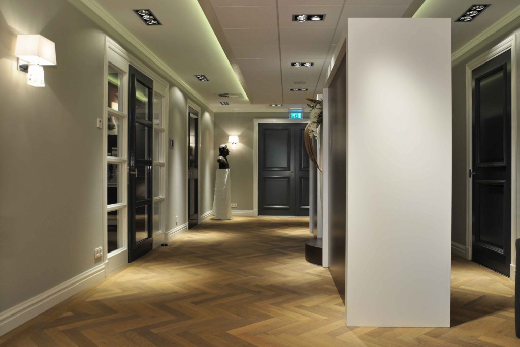 Conception des locaux de siège social d'entreprise ; entrée - PK intérieur, architecte d'intérieur