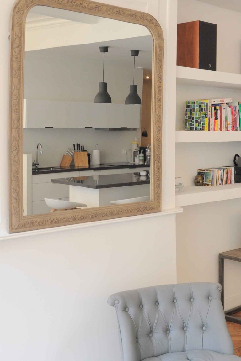 Rénovation d'appartement haussmannien de 100m² à Lyon ; vue salon et cuisine - PK intérieur, architecte d'intérieur