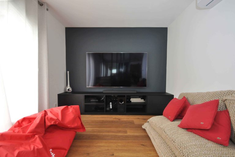 Rénovation de maison au Mont d'Or à Lyon, salon TV - PK intérieur, architecte d'intérieur