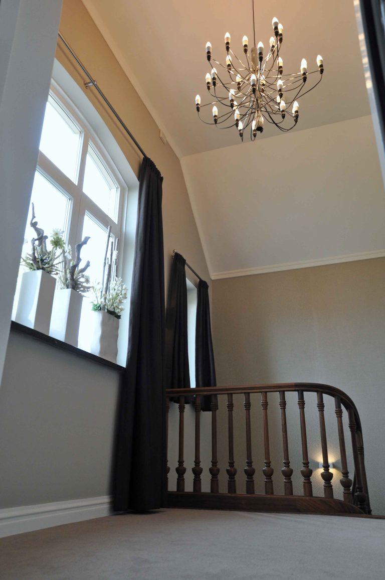 Conception des locaux de siège social d'entreprise ; vue palier étage - PK intérieur, architecte d'intérieur