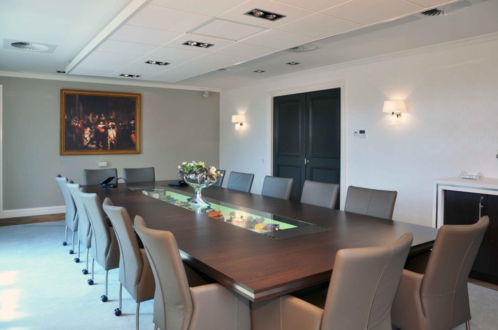 Conception des locaux de siège social d'entreprise ; salle de réunion - PK intérieur, architecte d'intérieur