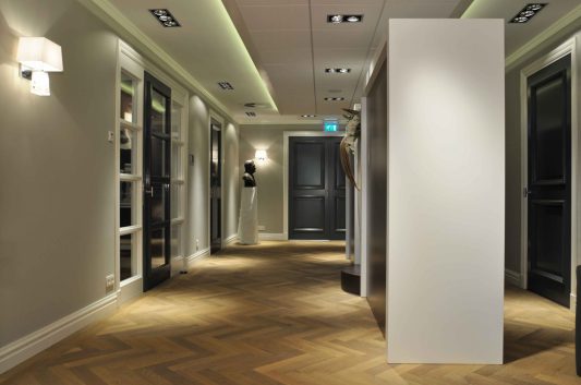 Conception des locaux de siège social d'entreprise ; entrée - PK intérieur, architecte d'intérieur